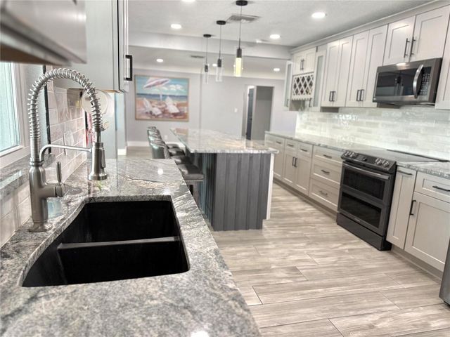 8280 32ND AVENUE N, St Petersburg, FL 33710