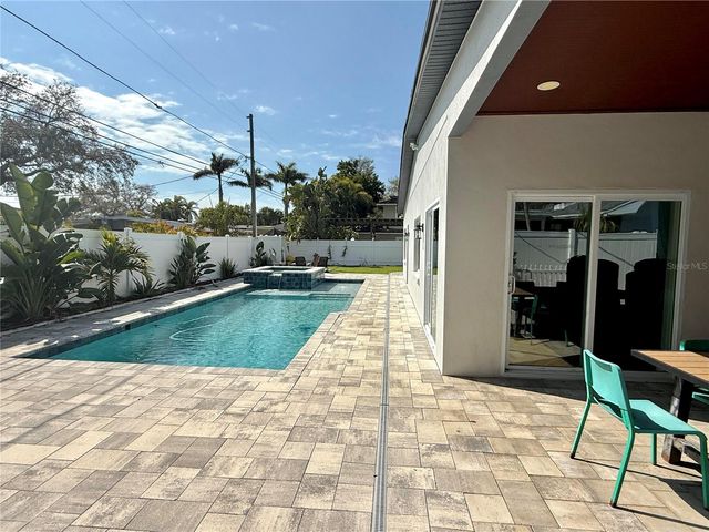 8280 32ND AVENUE N, St Petersburg, FL 33710