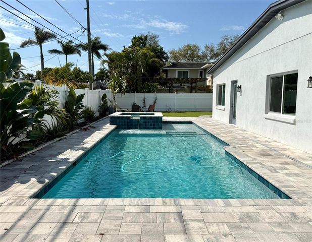 8280 32ND AVENUE N, St Petersburg, FL 33710