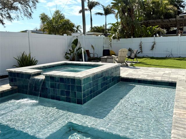 8280 32ND AVENUE N, St Petersburg, FL 33710