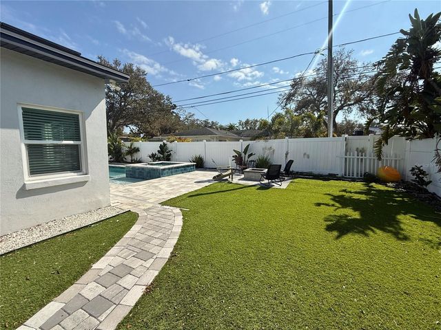 8280 32ND AVENUE N, St Petersburg, FL 33710