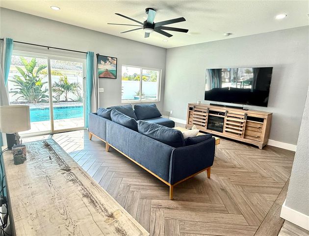 8280 32ND AVENUE N, St Petersburg, FL 33710