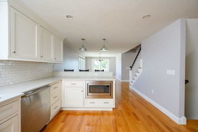 19 Knollwood Rd, Quincy, MA 02171