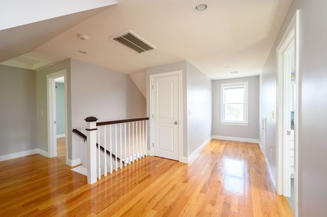 19 Knollwood Rd, Quincy, MA 02171
