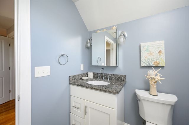 19 Knollwood Rd, Quincy, MA 02171