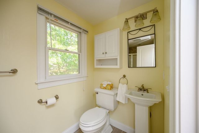 19 Knollwood Rd, Quincy, MA 02171