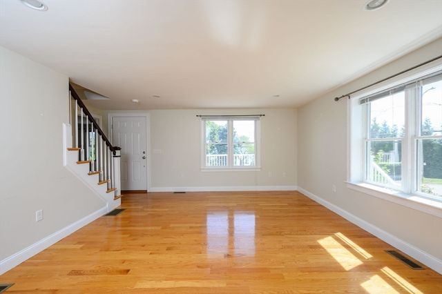 19 Knollwood Rd, Quincy, MA 02171