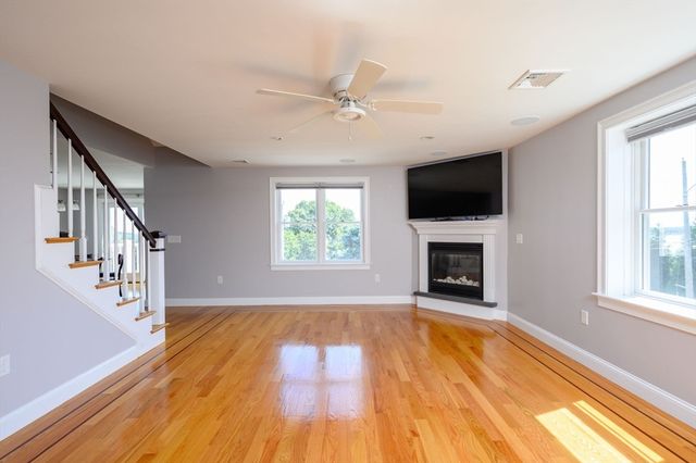 19 Knollwood Rd, Quincy, MA 02171