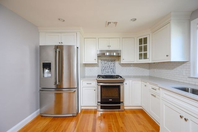 19 Knollwood Rd, Quincy, MA 02171