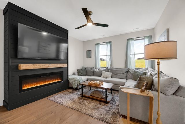264 Nomo Place, Crown Point, IN 46307