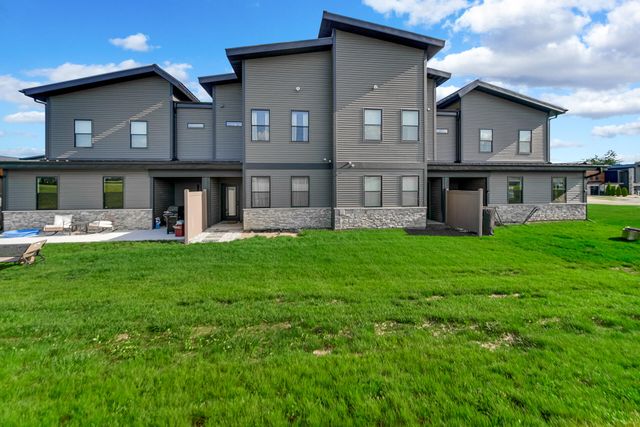 264 Nomo Place, Crown Point, IN 46307