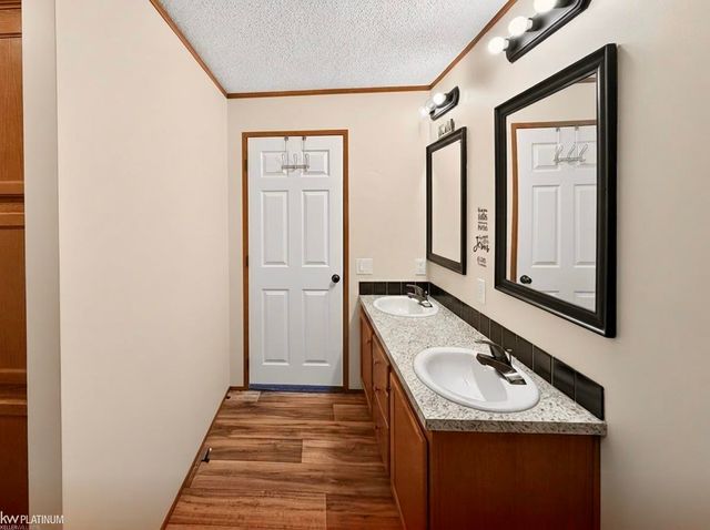 49982 Pennbrook Court, Shelby Twp, MI 48317