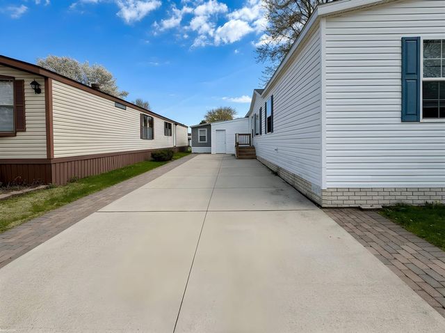 49982 Pennbrook Court, Shelby Twp, MI 48317