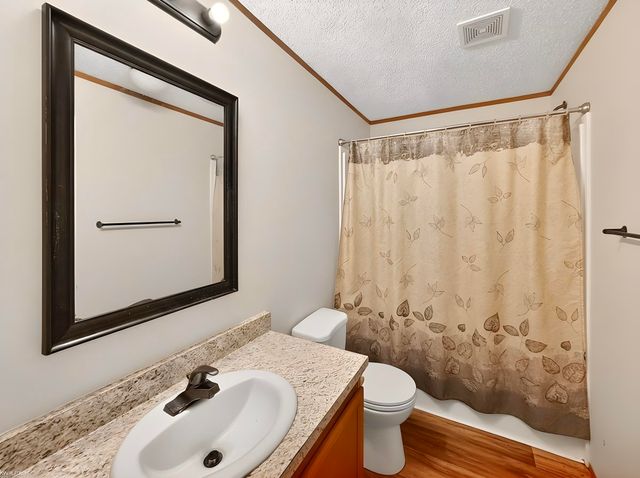 49982 Pennbrook Court, Shelby Twp, MI 48317