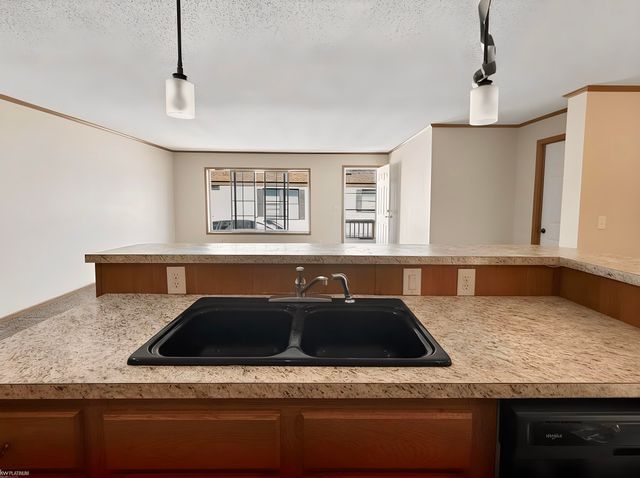 49982 Pennbrook Court, Shelby Twp, MI 48317