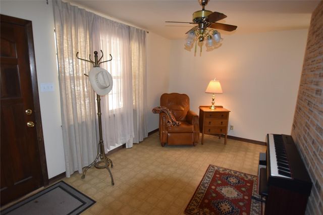 687 Fm 812 RD, Red Rock, TX 78662