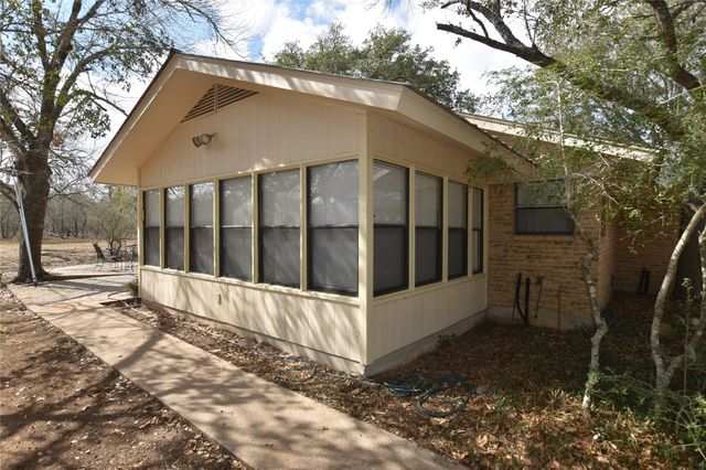 687 Fm 812 RD, Red Rock, TX 78662