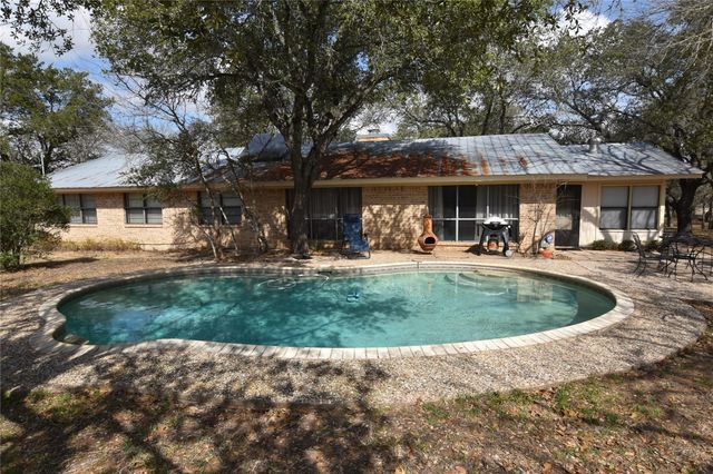 687 Fm 812 RD, Red Rock, TX 78662