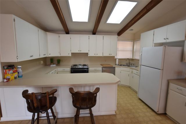 687 Fm 812 RD, Red Rock, TX 78662