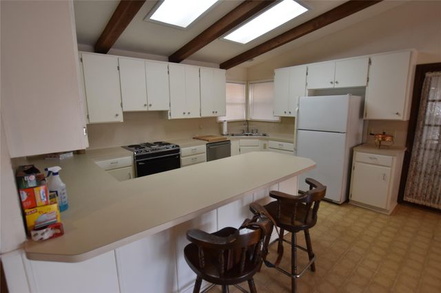 687 Fm 812 RD, Red Rock, TX 78662