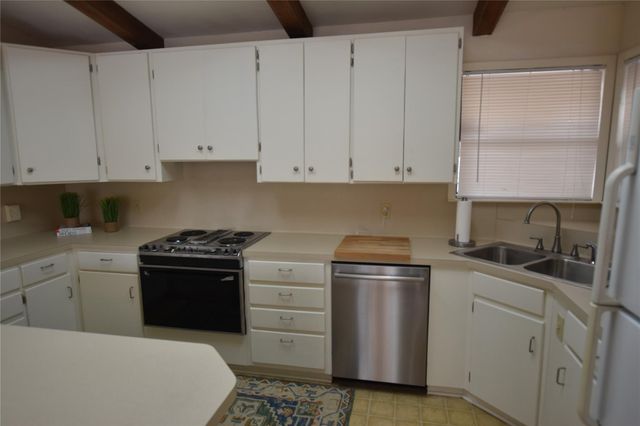 687 Fm 812 RD, Red Rock, TX 78662