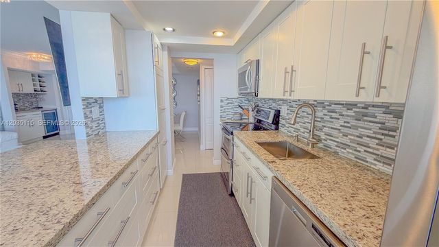 301 174 ST 702, Sunny Isles Beach, FL 33160