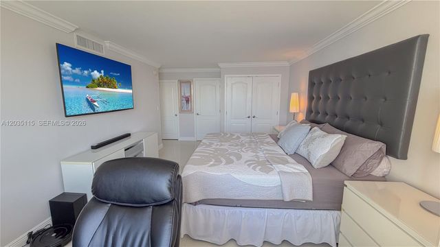 301 174 ST 702, Sunny Isles Beach, FL 33160