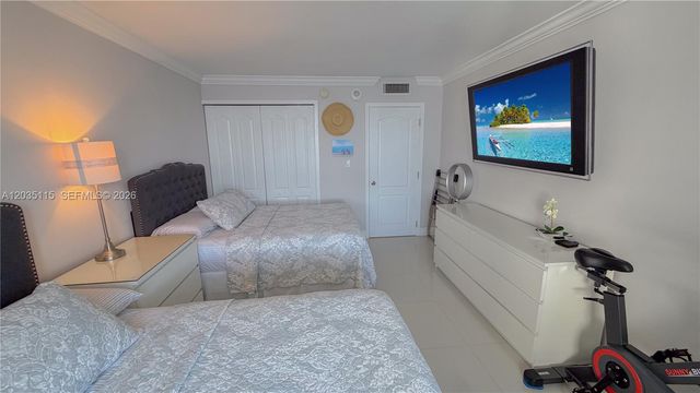 301 174 ST 702, Sunny Isles Beach, FL 33160