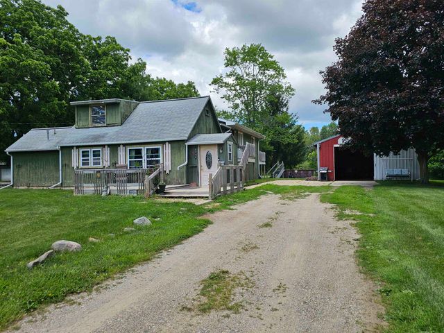 3208 W Bath Road, Perry, MI 48872