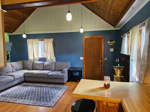 3208 W Bath Road, Perry, MI 48872