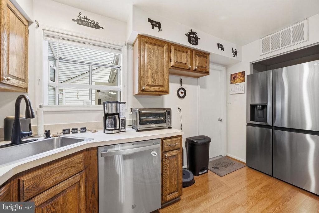 Image 17 of property listing at 23 GRAY INN CT, Prince Frederick, MD 20678