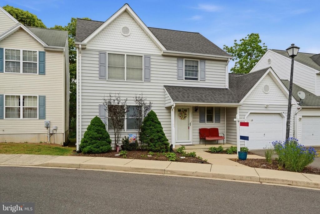 Image 2 of property listing at 23 GRAY INN CT, Prince Frederick, MD 20678