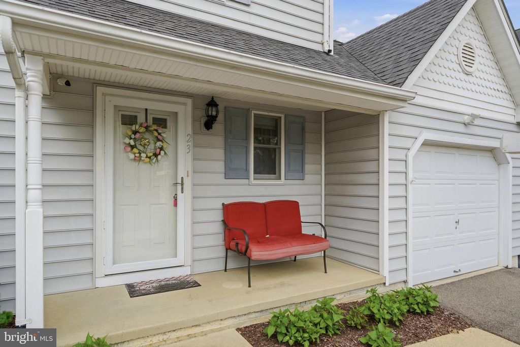Image 3 of property listing at 23 GRAY INN CT, Prince Frederick, MD 20678