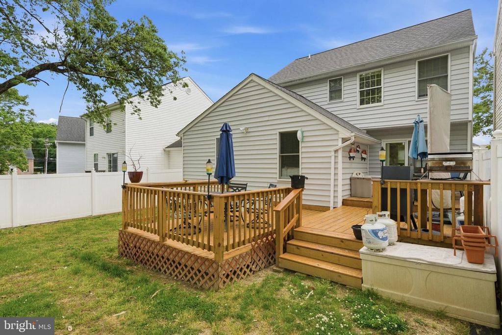 Image 4 of property listing at 23 GRAY INN CT, Prince Frederick, MD 20678