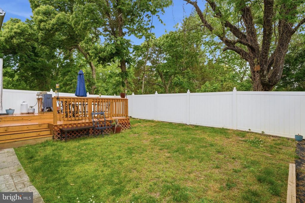 Image 5 of property listing at 23 GRAY INN CT, Prince Frederick, MD 20678