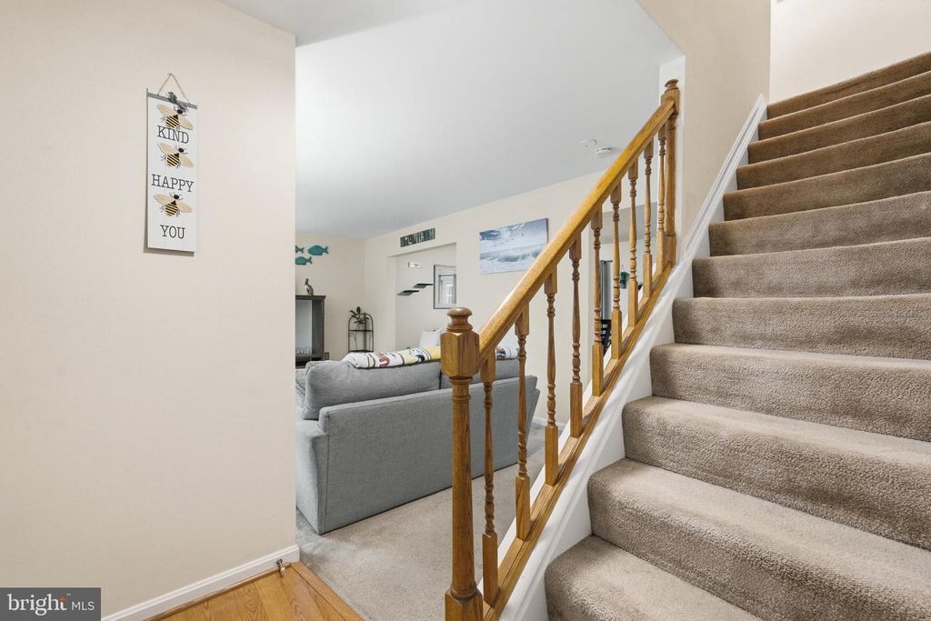 Image 7 of property listing at 23 GRAY INN CT, Prince Frederick, MD 20678