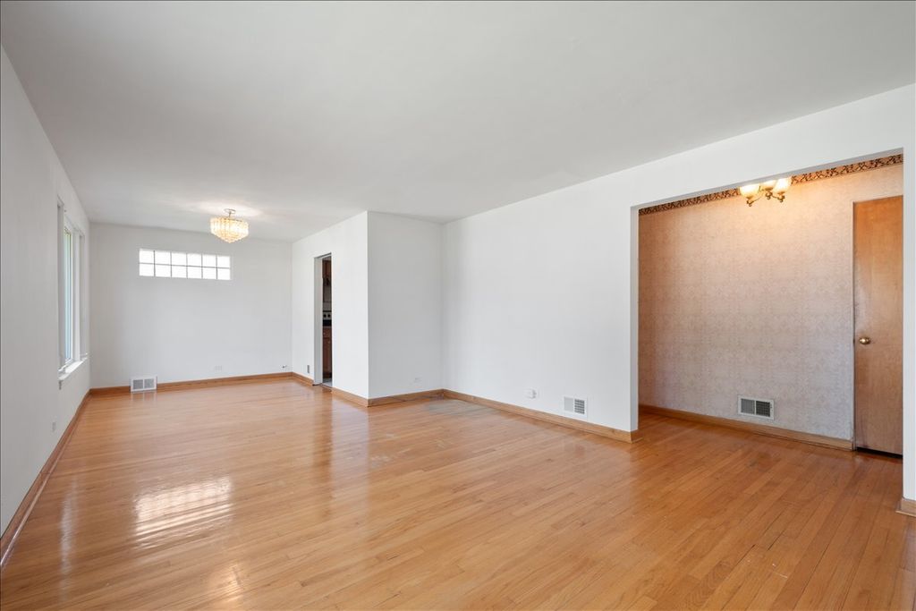 8449 N St. Louis Avenue, Skokie, IL 60076 — photo 3