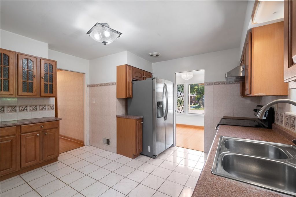 8449 N St. Louis Avenue, Skokie, IL 60076 — photo 4