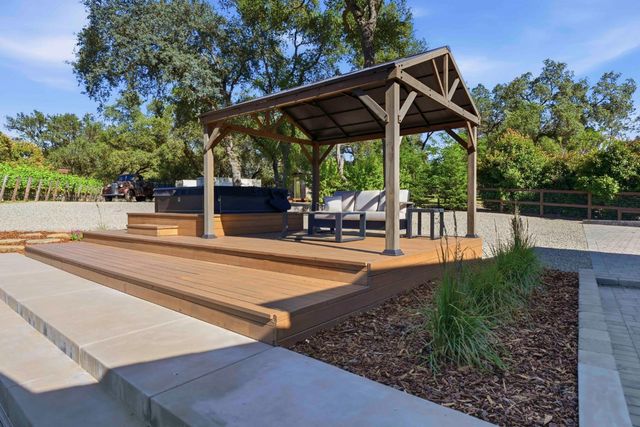 7905 Brook Ct, Granite Bay, CA 95746