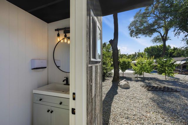7905 Brook Ct, Granite Bay, CA 95746