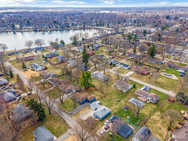 3461 Ardreth Drive, Waterford, MI 48329