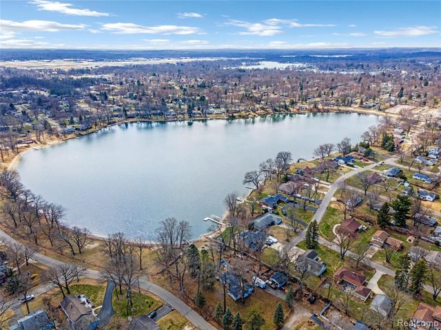 3461 Ardreth Drive, Waterford, MI 48329