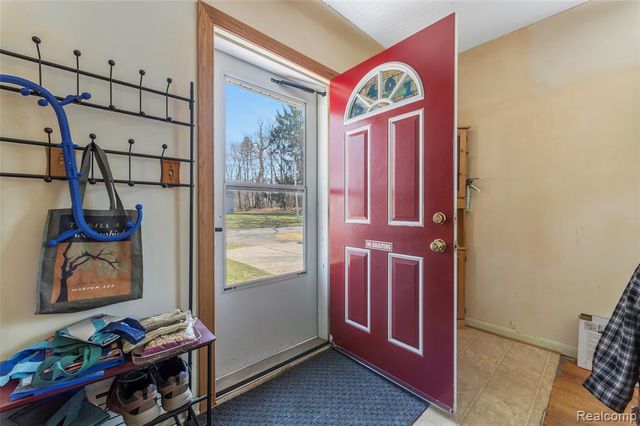 3461 Ardreth Drive, Waterford, MI 48329