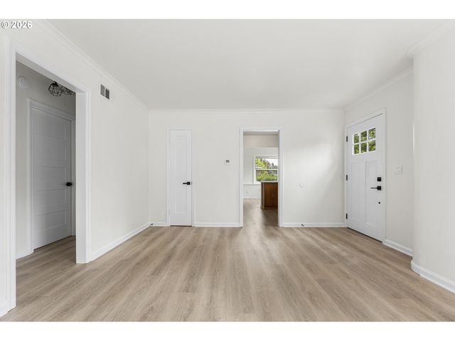15800 Se OATFIELD Rd, Milwaukie, OR 97267