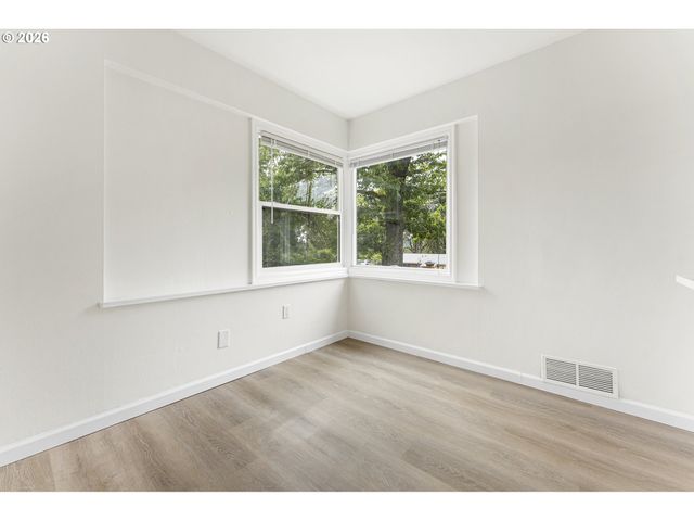 15800 Se OATFIELD Rd, Milwaukie, OR 97267