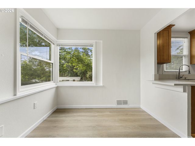 15800 Se OATFIELD Rd, Milwaukie, OR 97267