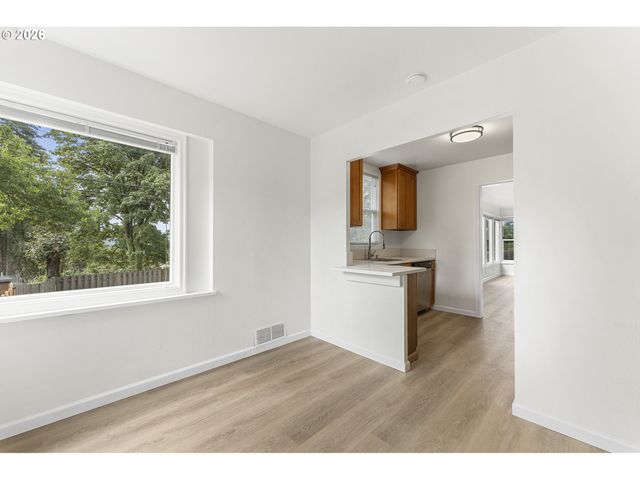 15800 Se OATFIELD Rd, Milwaukie, OR 97267