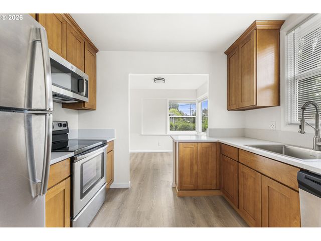 15800 Se OATFIELD Rd, Milwaukie, OR 97267