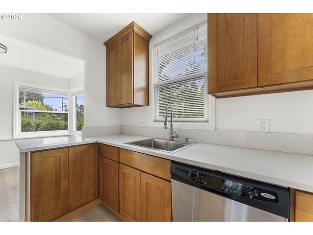 15800 Se OATFIELD Rd, Milwaukie, OR 97267