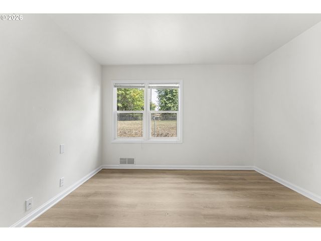 15800 Se OATFIELD Rd, Milwaukie, OR 97267